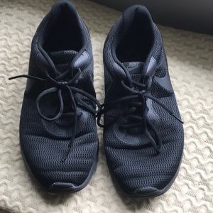 Men’s Nike black casual sneakers